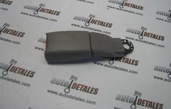 Lexus LS 430 Front seatbelt buckle D011802