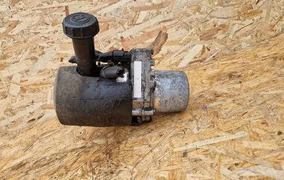 Peugeot 407 Power steering pump PW003