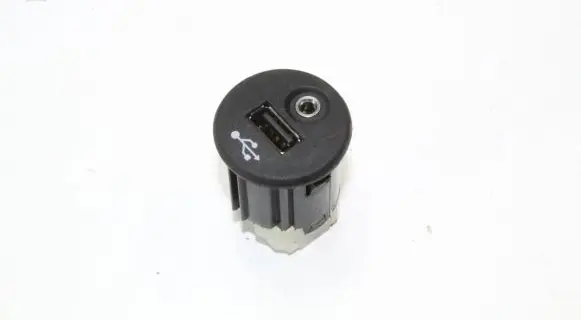 Nissan Juke I F15 AUX in-socket connector 