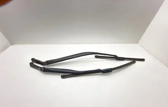Maserati Ghibli Windshield/front glass wiper blade 670001642 670007562