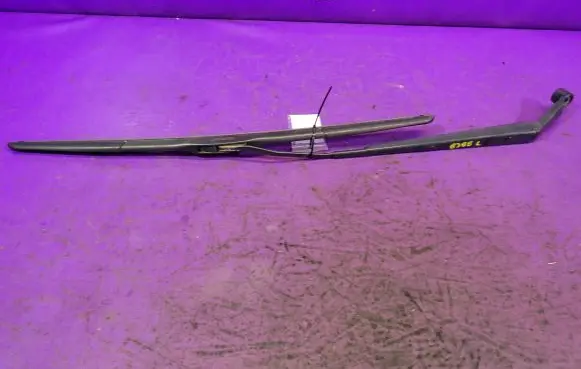 Toyota Avensis Verso Front wiper blade arm 6597
