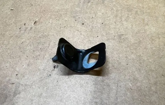 Dacia Sandero III Fender mounting bracket 631459184R