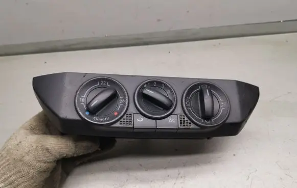 Volkswagen Polo Climate control unit 6Q0820075C 6Q0820045E
