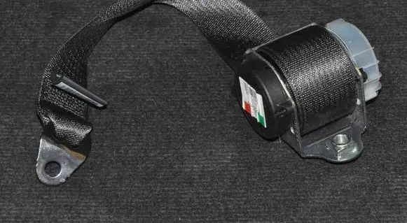 Opel Astra J Rear seatbelt