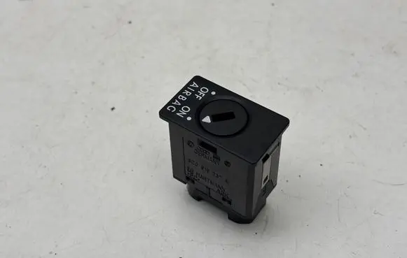 Passenger airbag on/off switch