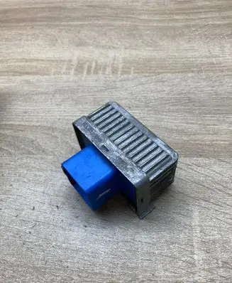Opel Zafira A Glow plug pre-heat relay 132048