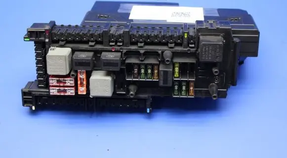 Mercedes-Benz E W212 Fuse module 5DK00962056 2129003702 2125452832