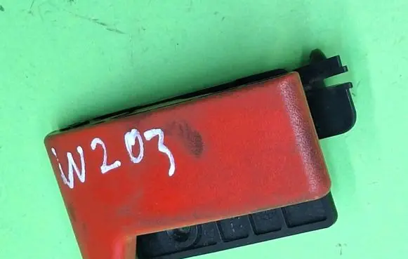 Mercedes-Benz C W203 Engine bonnet (hood) release handle