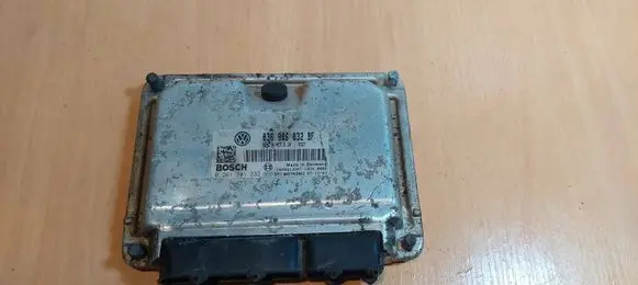 Skoda Octavia Mk2 (1Z) Engine control unit/module ECU 0261201233 036906032BF ME7.5.10