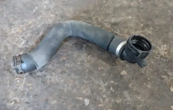 Audi A6 S6 C6 4F Engine coolant pipe/hose 