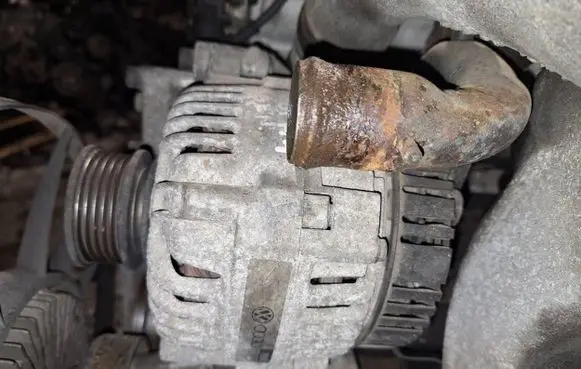 Audi A4 S4 B5 8D Generator/alternator