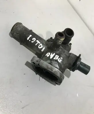 Audi A4 S4 B6 8E 8H Engine coolant pipe/hose 038121133A