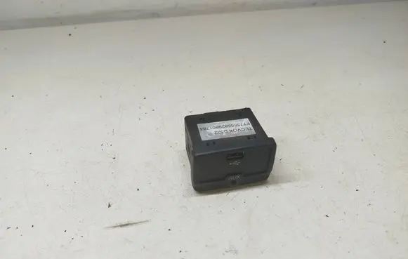 Peugeot Boxer USB socket connector 735558298