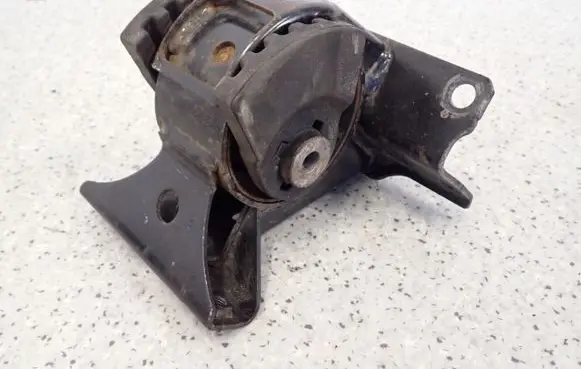 Suzuki Celerio Engine mount vacuum valve 
