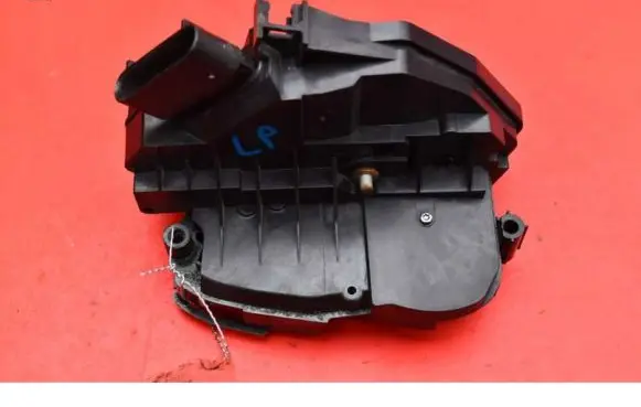 Volvo V60 Front door lock 31301737