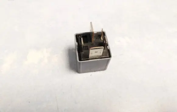 Volkswagen Golf V Other relay 1K0906381 V23134-B52-X426