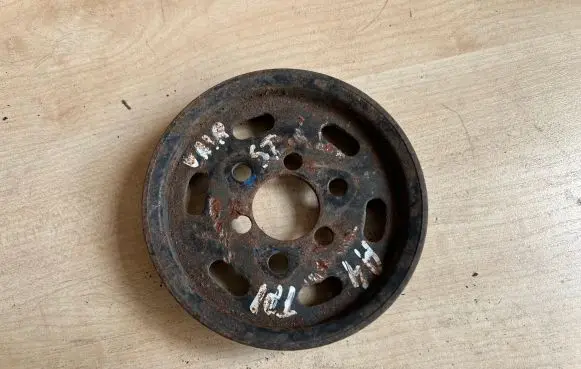 Audi A4 S4 B5 8D Power steering pump pulley 038145255D 038145255F