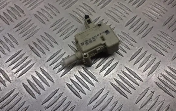 Seat Leon (1M) Fuel tank cap lock 1M6810773C