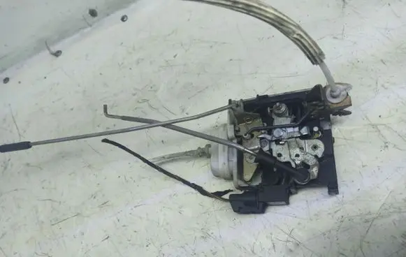 Audi A4 S4 B5 8D Front door lock 4D1837016D