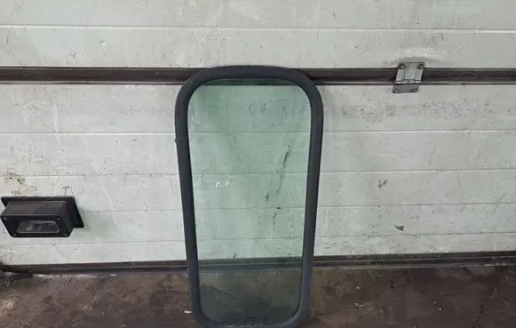 Fiat Ducato Front door window glass four-door 43R000588 DOT37AS2M42