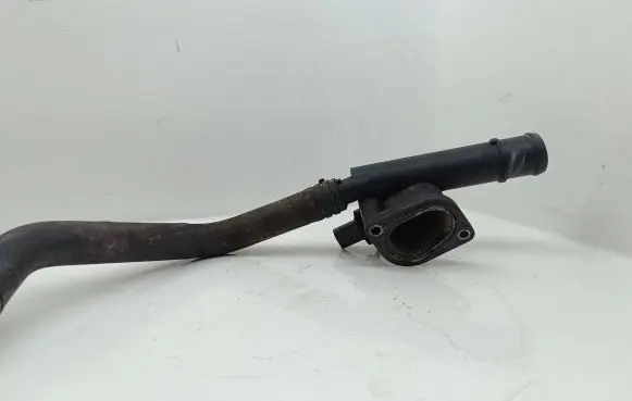 Volkswagen PASSAT B6 Engine coolant pipe/hose 038121132G