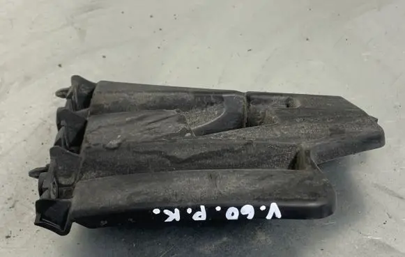 Volvo V60 Front bumper mounting bracket 30796625