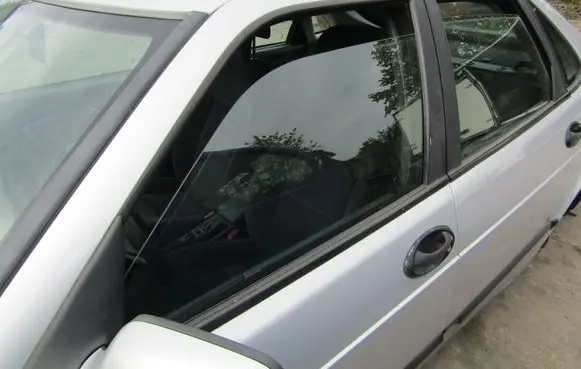 Saab 9-3 Ver1 Front door window glass four-door 