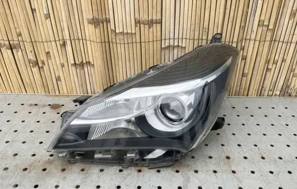 Toyota Yaris Headlight/headlamp