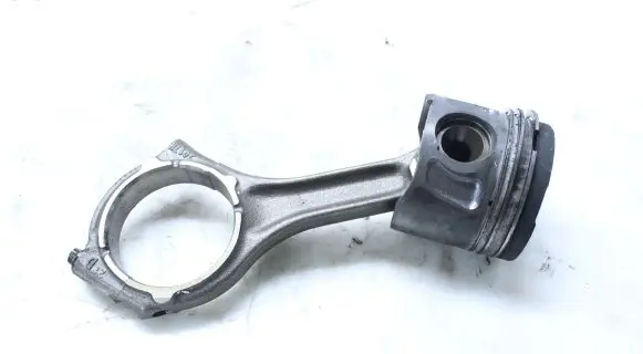 Jeep Grand Cherokee Piston with connecting rod AVB 061130047