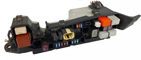 Toyota Corolla Verso AR10 Fuse box set 5136YA1
