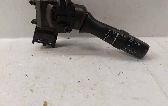 Toyota Avensis T270 Wiper control stalk 8465205190 0519017F381