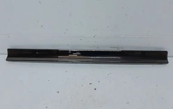 Rear bumper trim bar molding