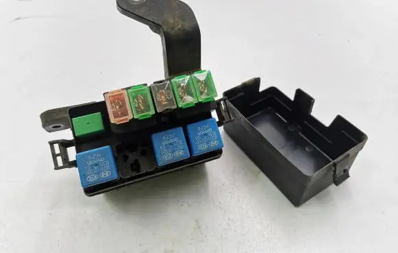 Hyundai Santa Fe Fuse module BC406040 N914932B42502