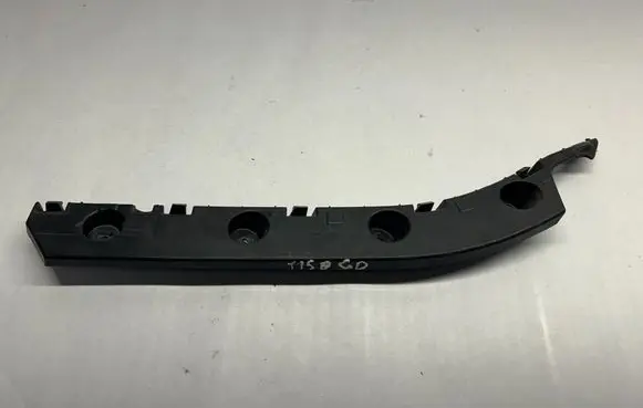Rear bumper mounting bracket
