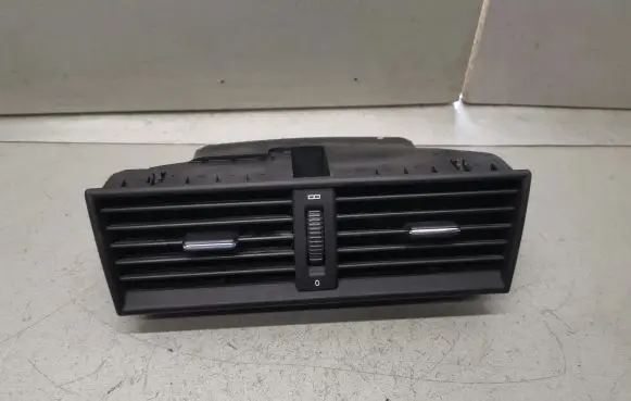 Mercedes-Benz C W202 Dash center air vent grill 2028300554