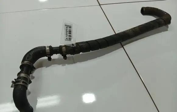 Subaru Legacy Engine coolant pipe/hose