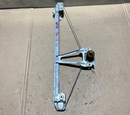 Mercedes-Benz E W124 Rear door manual window regulator 