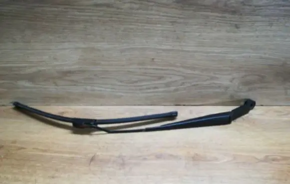 Front wiper blade arm