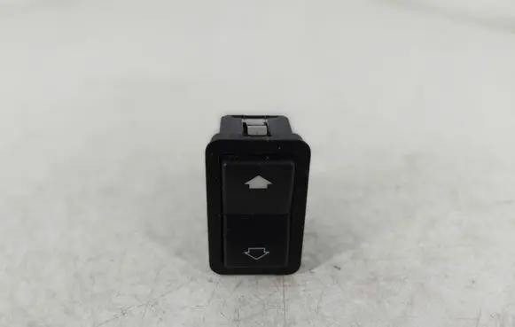 BMW 5 E34 Electric window control switch 8368974