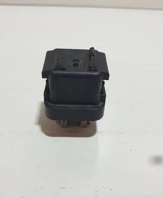 Toyota Yaris Glow plug pre-heat relay 2861067010 1567000671