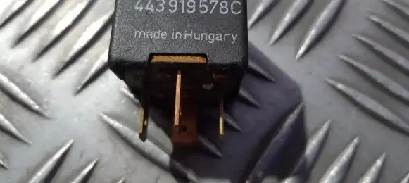 Volkswagen PASSAT B5 Other relay 443919578c 899519