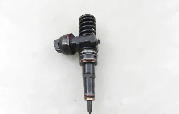 Skoda Fabia Mk1 (6Y) Fuel injector 0414720037 038130073AJ