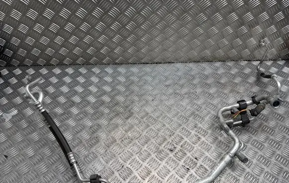 Opel Grandland X Air conditioning (A/C) pipe/hose 9810467680