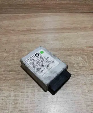 BMW 5 E39 Tire pressure control unit 6759023
