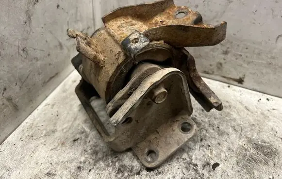 Hyundai Tucson JM Engine mount bracket 218142E400