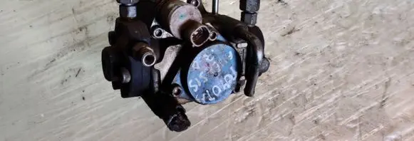 Toyota Avensis T250 Fuel injection high pressure pump 221000R010
