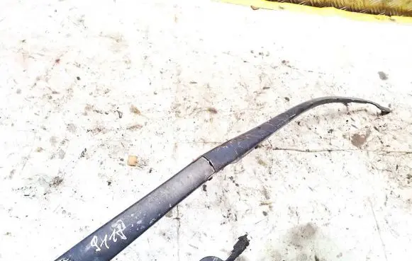 KIA Ceed Front wiper blade arm