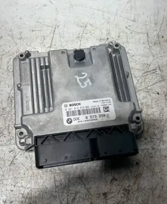 BMW 1 F20 F21 Engine control unit/module 0281019679 8573258