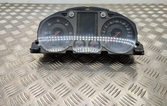 Volkswagen PASSAT B6 Speedometer (instrument cluster) 3C0920871K
