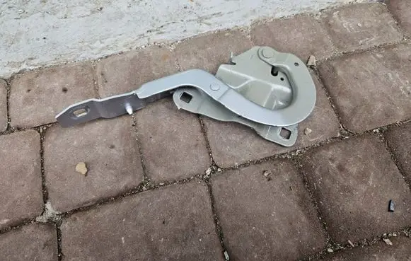 Renault Zoe Engine bonnet/hood hinges 654018609R